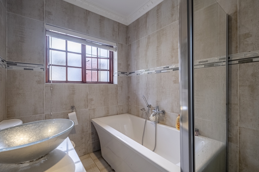 5 Bedroom Property for Sale in Summerstrand Eastern Cape